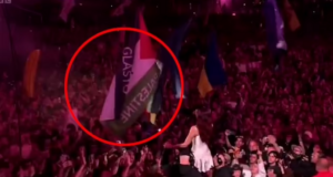 Daily Mail për paraqitjen e Dua Lipës në Glastonbury: E bëri të qartë mbështetjen për Palestinën daily-mail-per-paraqitjen-e-dua-lipes-ne-glastonbury:-e-beri-te-qarte-mbeshtetjen-per-palestinen