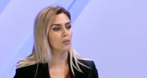 Deliu i reagon Haxhiut: S’ka më manipuluese se ajo, dështimet varg e Kushtetutën e kanë bërë tepih deliu-i-reagon-haxhiut:-s’ka-me-manipuluese-se-ajo,-deshtimet-varg-e-kushtetuten-e-kane-bere-tepih