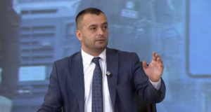 ‘Frikëson’ Rexhaj: Ish-kriminelë pjesëmarrës në luftën e Kosovës po ushtrojnë në kazerma zyrtare të ushtrisë së Serbisë ‘frikeson’-rexhaj:-ish-kriminele-pjesemarres-ne-luften-e-kosoves-po-ushtrojne-ne-kazerma-zyrtare-te-ushtrise-se-serbise