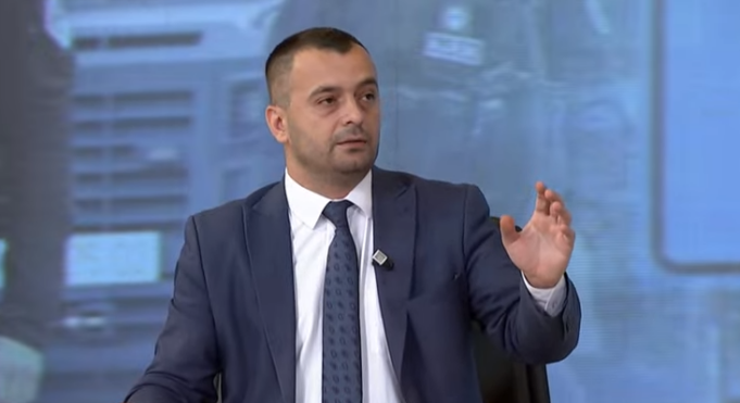 ‘frikeson’-rexhaj:-ish-kriminele-pjesemarres-ne-luften-e-kosoves-po-ushtrojne-ne-kazerma-zyrtare-te-ushtrise-se-serbise