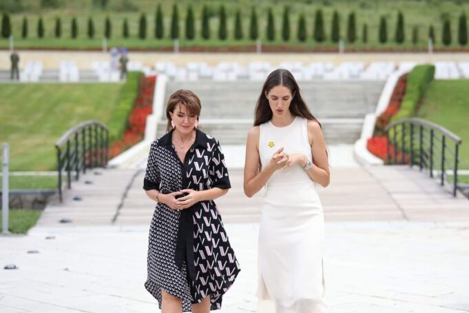 emina-cunmulaj-ben-homazhe-ne-prekaz