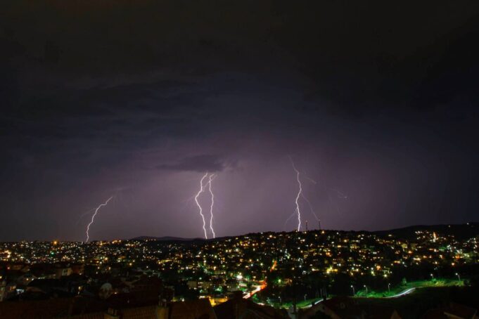 moti-neser-dhe-diteve-ne-vazhdim