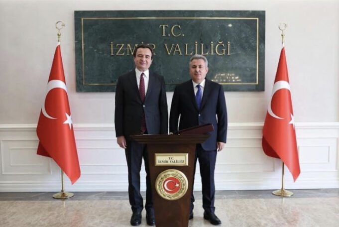 kurti-me-guvernatorin-e-izmirit-bisedon-per-thellimin-e-lidhjeve-ekonomike,-kulturore-dhe-arsimore