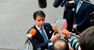 Grupi i Majtë në BE heziton të fusë italianët nga Lëvizja 5 Yjet grupi-i-majte-ne-be-heziton-te-fuse-italianet-nga-levizja-5-yjet