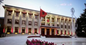 Presidenca sqaron dekretimin e 4 gushtit për zgjedhjet në Himarë presidenca-sqaron-dekretimin-e-4-gushtit-per-zgjedhjet-ne-himare