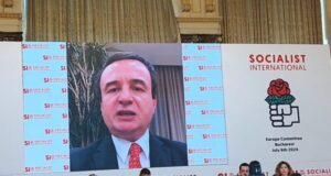 Kurti me video merr pjesë në diskutimet e internacionales socialiste: Progresi ynë po e zemëron Beogradin kurti-me-video-merr-pjese-ne-diskutimet-e-internacionales-socialiste:-progresi-yne-po-e-zemeron-beogradin