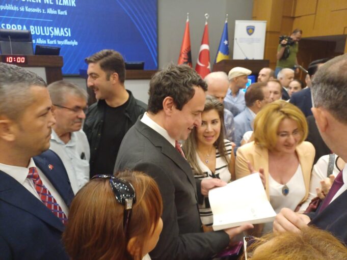 kurti-takon-mergaten-ne-turqi,-e-fton-qe-te-investojne-ne-kosove kurti-takon-mergaten-ne-turqi,-e-fton-qe-te-investojne-ne-kosove