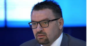 Gashi: Sa ishte Haradinaj kryeministër kanë tentuar t’ia vendosin bombën te ‘Grandi’ për një Ramazan gashi:-sa-ishte-haradinaj-kryeminister-kane-tentuar-t’ia-vendosin-bomben-te-‘grandi’-per-nje-ramazan