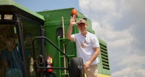 Peci replika në Facebook me Nushin e PSD-së: Tung e bofsh se jam në terren, folni ju prej flladit peci-replika-ne-facebook-me-nushin-e-psd-se:-tung-e-bofsh-se-jam-ne-terren,-folni-ju-prej-flladit