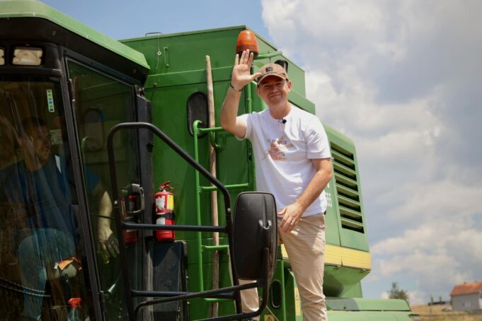 peci-replika-ne-facebook-me-nushin-e-psd-se:-tung-e-bofsh-se-jam-ne-terren,-folni-ju-prej-flladit