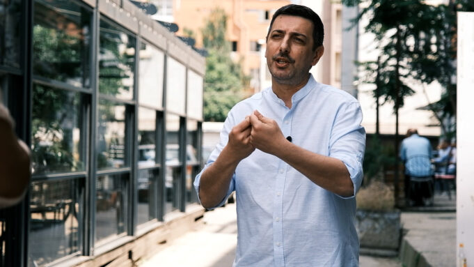 valon-syla-per-buken-e-motmotit:-nje-bryme-me-ra,-munet-me-i-prish-te-korrurat!