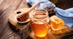 Përse mjaltë me arra është një “bombë” për shëndetin? perse-mjalte-me-arra-eshte-nje-“bombe”-per-shendetin?