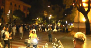 Protestuesit zhvendosen drejt Bashkisë Tiranë, hidhen sërish molotovë protestuesit-zhvendosen-drejt-bashkise-tirane,-hidhen-serish-molotove