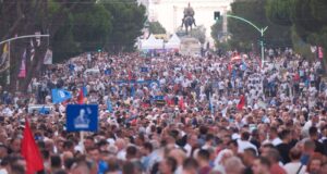 Opozita në protestë, kërkon qeveri teknike dhe lirimin e Berishës opozita-ne-proteste,-kerkon-qeveri-teknike-dhe-lirimin-e-berishes
