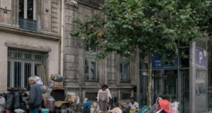 Franca po transporton emigrantë të pastrehë jashtë Parisit përpara Lojërave Olimpike franca-po-transporton-emigrante-te-pastrehe-jashte-parisit-perpara-lojerave-olimpike