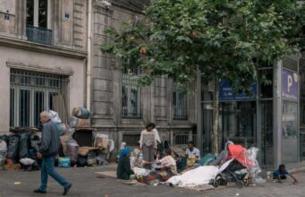 Franca po transporton emigrantë të pastrehë jashtë Parisit përpara Lojërave Olimpike franca-po-transporton-emigrante-te-pastrehe-jashte-parisit-perpara-lojerave-olimpike