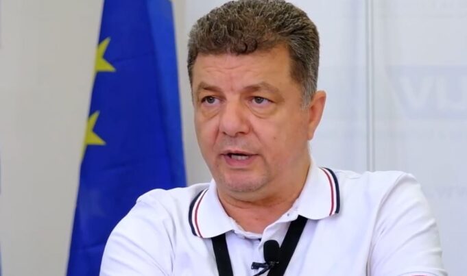 helmimi-nga-ushqimi/-kryeinspektori-sanitar-flet-per-kontrollet-e-auv-it-ne-gastronomi