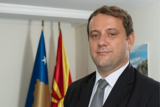 ambasadori-qehaja:-s’ka-rrezik-per-dorezimin-e-blerim-ramadanit-ne-serbi