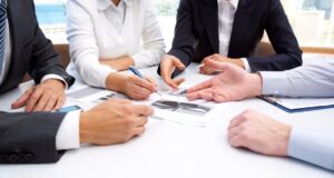 Mbledhjet janë humbje kohe, e vërtetojnë studimet mbledhjet-jane-humbje-kohe,-e-vertetojne-studimet