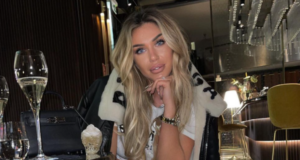 Adelina Tahiri me motrën postojnë vetëm trupin, shfaqin linjat në bikine adelina-tahiri-me-motren-postojne-vetem-trupin,-shfaqin-linjat-ne-bikine