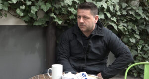 Bekë Berisha: 600 policë të angazhuar për të ruajtur aktivistët e VV-së teksa xhirojnë spot elektoral në Ujman beke-berisha:-600-police-te-angazhuar-per-te-ruajtur-aktivistet-e-vv-se-teksa-xhirojne-spot-elektoral-ne-ujman