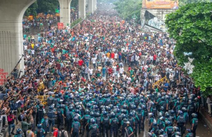 kush-jane-protestuesit-qe-kerkojne-t’i-jepet-fund-kuotave-te-punes-ne-bangladesh?