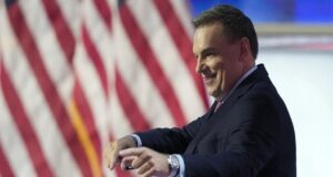 “Nëse presidenti është mendërisht i papërshtatshëm për fushatë, si i ka në dorë kodet bërthamore” “nese-presidenti-eshte-menderisht-i-papershtatshem-per-fushate,-si-i-ka-ne-dore-kodet-berthamore”