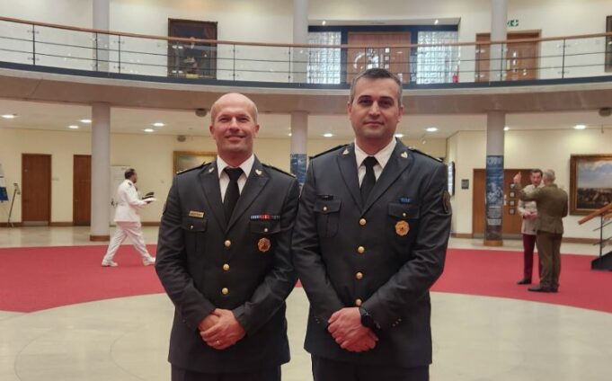 oficeret-e-fsk-se-perfundojne-me-sukses-kursin-e-avancuar-per-komande-dhe-shtab-ne-mbreterine-e-bashkuar