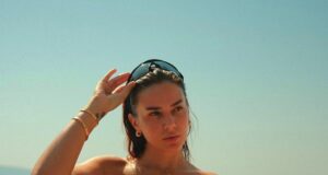 Bora Zemani shfaq tërë bukurinë në bikini të bardha bora-zemani-shfaq-tere-bukurine-ne-bikini-te-bardha