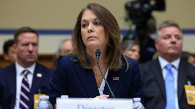 kongresi-amerikan-kerkon-ne-menyre-bipartizane-doreheqjen-e-shefes-se-sherbimeve-sekrete