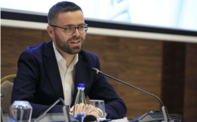 xhemajl-rexha:-eshte-krijuar-ambient-toksik,-shihen-sulmet-e-kesaj-qeverie