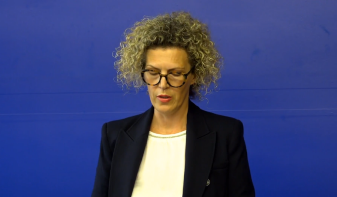 nenkryetarja-e-pdk-se:-haxhiu-ra-ne-gracken-qe-e-ndertoi-vet