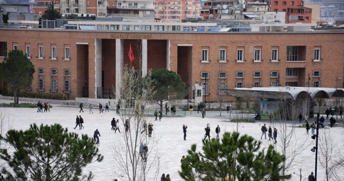 bankat-ulin-raportin-e-kredive-me-probleme-ne-vitin-2023,-tregon-raporti-i-bankes-se-shqiperise