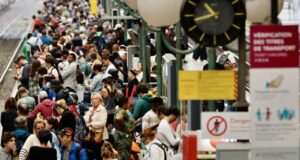 Ndërprerja e udhëtimit në Francë pritet të zgjasë gjatë gjithë fundjavës nderprerja-e-udhetimit-ne-france-pritet-te-zgjase-gjate-gjithe-fundjaves