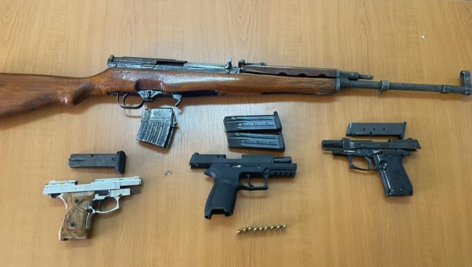 arrestohen-gjashte-persona-ne-ferizaj,-gjuajten-me-arme-ne-nje-aheng-familjare