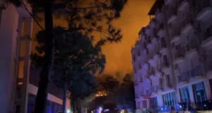 Turistët evakuohen nga hoteli, zjarri alarmon Shëngjinin turistet-evakuohen-nga-hoteli,-zjarri-alarmon-shengjinin