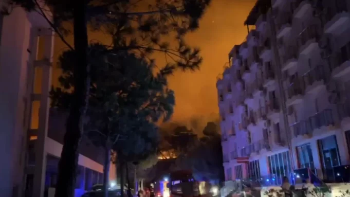 turistet-evakuohen-nga-hoteli,-zjarri-alarmon-shengjinin