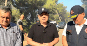 Rreziku nga flakët ende i lartë në Shëngjin, në terren mbi 20 zjarrfikëse dhe 80 forca operacionale rreziku-nga-flaket-ende-i-larte-ne-shengjin,-ne-terren-mbi-20-zjarrfikese-dhe-80-forca-operacionale