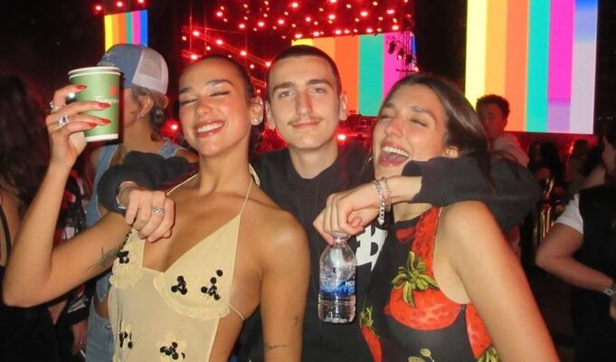 perfundimi-i-“sunny-hill“,-dua-lipa:-faleminderit-qe-erdhet-per-t’u-bashkuar,-jemi-shume-mirenjohes