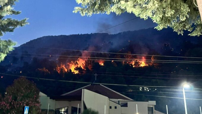 pas-shume-oreve,-permiresohet-situata-me-zjarret-ne-shengjin