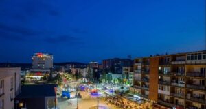 Goditet nga plumbi qorr në shesh të Skënderajt, policia nis hetimet goditet-nga-plumbi-qorr-ne-shesh-te-skenderajt,-policia-nis-hetimet