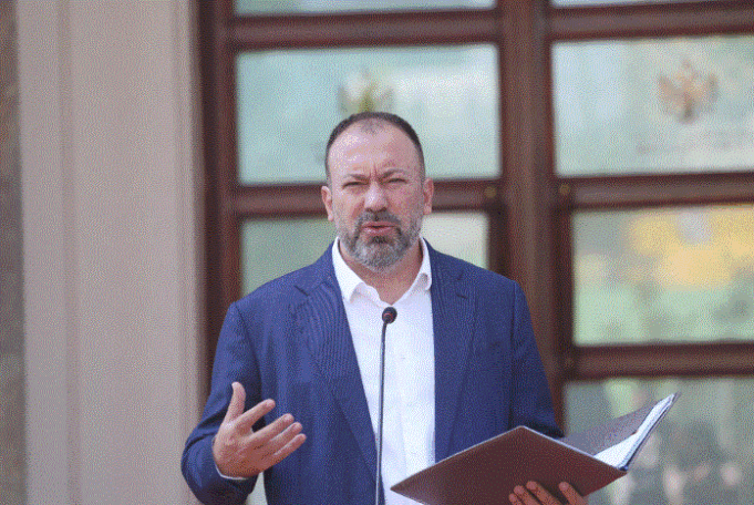 qeveria-miraton-rritjen-e-pagave-per-pushtetin-vendor