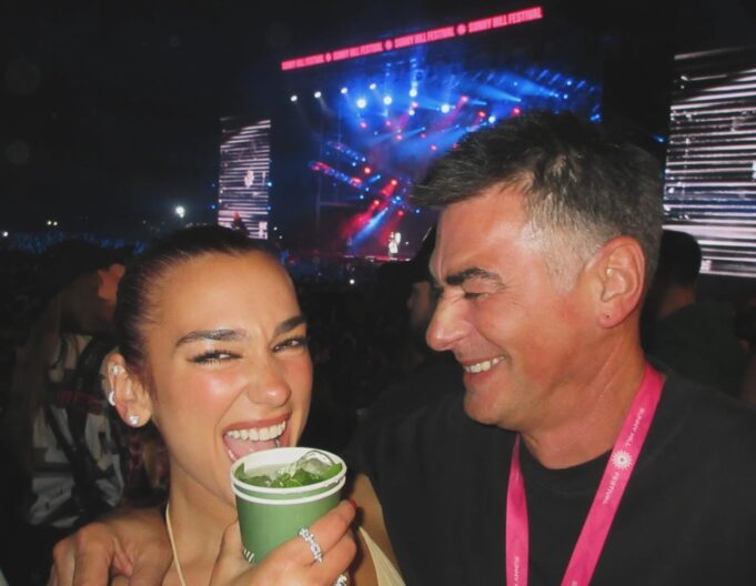 bbc-i-thur-lavde-festivalit-te-dua-lipes,-behen-krahasime-me-“glastonbury”