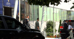 Kurti largohet nga Qeveria pa e thënë asnjë fjalë pas takimit me ambasadorët kurti-largohet-nga-qeveria-pa-e-thene-asnje-fjale-pas-takimit-me-ambasadoret