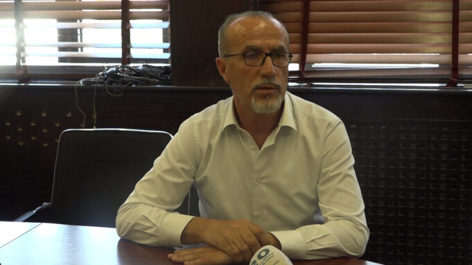 haxhiu:-duhet-te-mundesohet-levizja-e-automjeteve-ne-“uren-e-ibrit”,-kundershtimi-i-nderkombetareve-mospajtim-me-politikat-e-kurtit