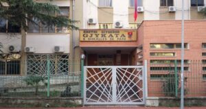 Lejoi ndërtimet pa leje, kryeinspektori i Bashkisë Divjakë dënohet me 1 vit burg lejoi-ndertimet-pa-leje,-kryeinspektori-i-bashkise-divjake-denohet-me-1-vit-burg