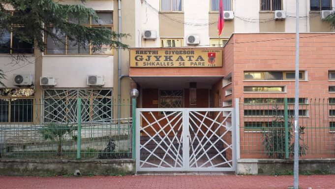 lejoi-ndertimet-pa-leje,-kryeinspektori-i-bashkise-divjake-denohet-me-1-vit-burg