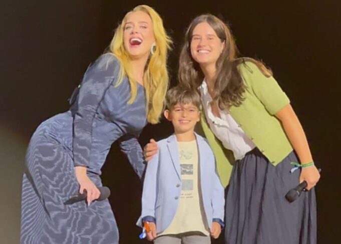 era-e-dion-alickaj-nga-kosova-ftohen-ne-skene-nga-adele-para-100-mije-qytetareve-ne-gjermani