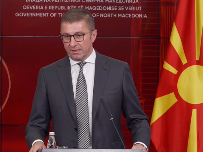 mickoski:-procedura-qe-iu-kerkua-osmanit-ne-aeroport-i-kerkohet-edhe-presidentes-se-maqedonise,-mua-dhe-cdo-zyrtari-tjeter