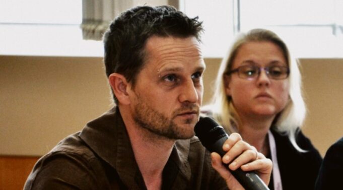 hehir-e-cileson-“kercenim-te-zbrazet”-deklaraten-e-rohdes-rreth-“ngecjes-ne-inbox”-te-aplikimit-te-kosoves-ne-be